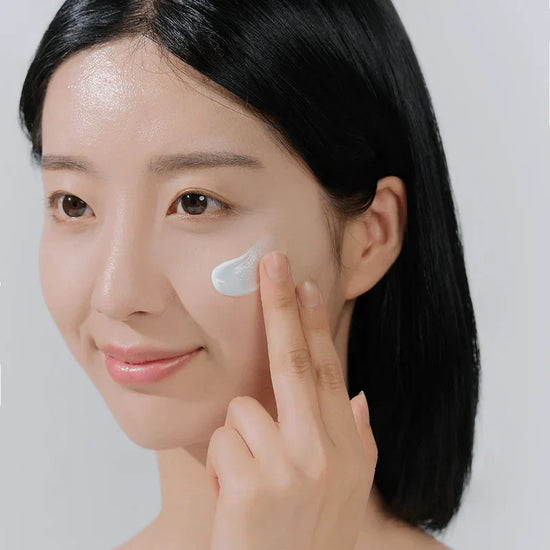 SKIN1004 - Madagascar Centella Hyalu-Cica Water-Fit Sun Serum SPF50+ PA++++ (Hyaluronik Asit ve Centella Asiatica İçeren Serum Güneş Koruyucu)